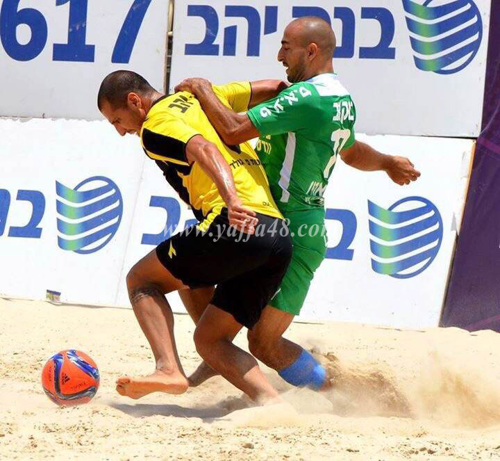 صور: بجهود اللاعب اليافاوي عامر يتيم - تتويج فريق كفر قاسم ببطولة كرة القدم الشاطئية